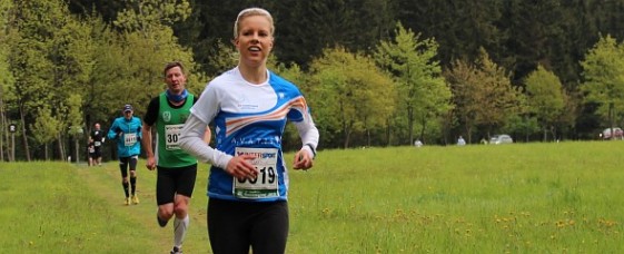 Lächelnd nach 30 Kilometern: Beim Rennsteig-Marathon 2013 verpasste sie den Sieg nur knapp