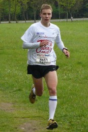 Marcel Bräutigam, hier 2012 bei seinem Marathonsieg, ist Favorit beim Halbmarathon