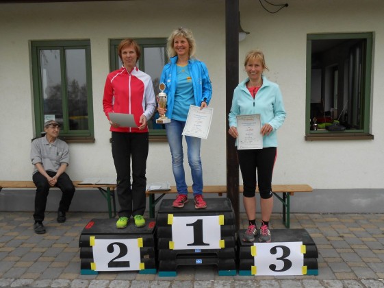 Siegerehrung der Frauen mit Gesamtsiegerin Silvia Bärwolf