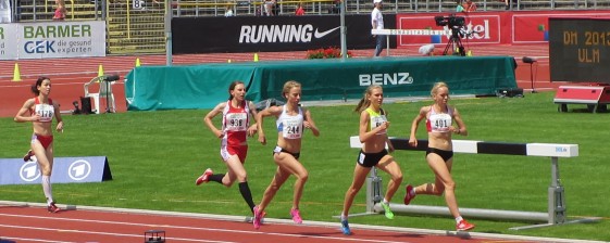 Vorlauf über 1.500m mit Astrid Hartenstein (938)