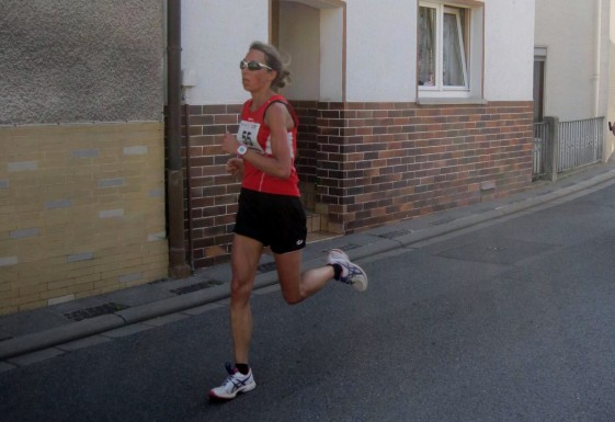Juliane Heinze erkämpft sich eine Woche nach den Elstertalmarathon ihren zweiten Sieg