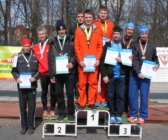 Tobias Henkel, Marcel Knape und Christoph Weigel (Mitte) sicherten den ersten Mannschafts-Landesmeistertitel im Halbmarathon für den USV Erfurt