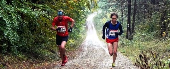 Bei Kilometer 15 liefen der spätere Sieger Geronimo von Wartburg (rechts) und Helmut Schießl noch gemeinsam.